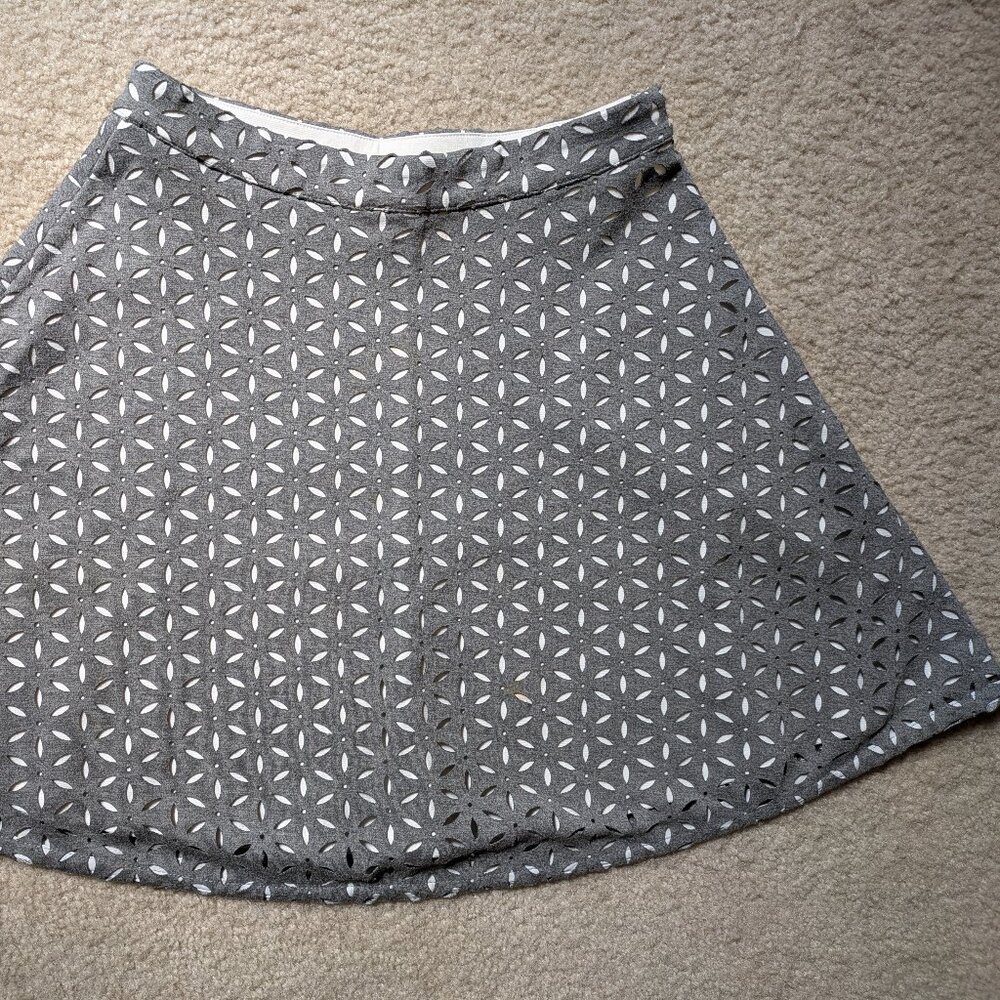 Club Monaco Grey & White Floral Cutout Skirt – Size 0